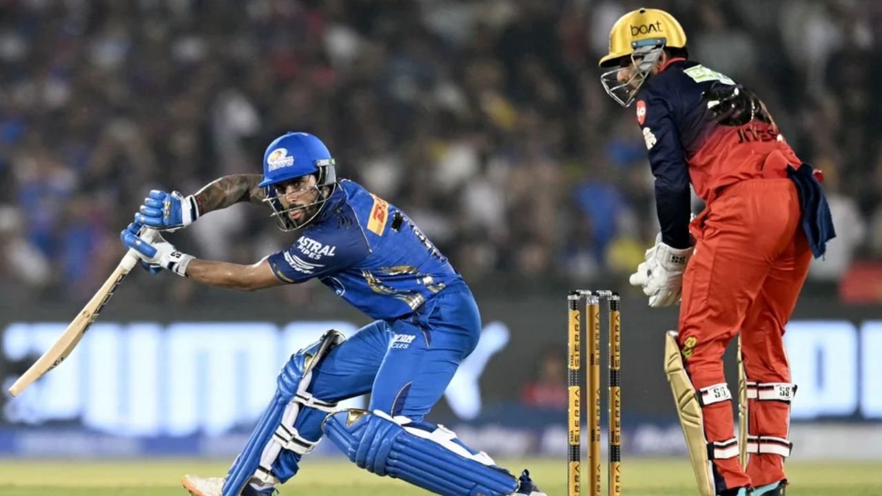 RCB vs MI IPL 2026 : मुंबई ने बेंगलुरु को दिया 167 का टारगेट, भुवनेश्वर का 'चौका', तिलक ने ठोका फिफ्टी