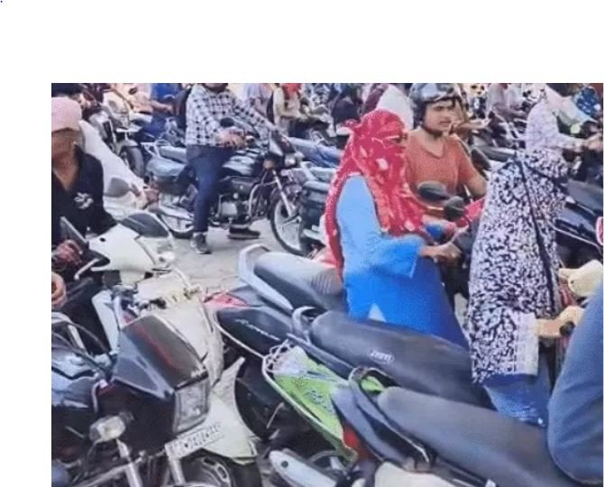 Raipur Petrol Crisis: रायपुर में पेट्रोल खत्म होने की अफवाह से पंपों पर लंबी कतारें, सप्लाई सामान्य होने का दावा