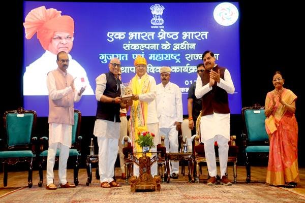 MP News : राज्यपाल मंगुभाई पटेल और मुख्यमंत्री डॉ. मोहन यादव गुजरात एवं महाराष्ट्र राज्य के स्थापना दिवस के संयुक्त समारोह में हुए शामिल