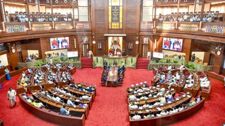Assam Assembly : असम में UCC बिल पेश, हिमंत सरकार का बड़ा कदम; विपक्ष ने किया जोरदार हंगामा, लिव-इन रिलेशनशिप पर सख्त नियम