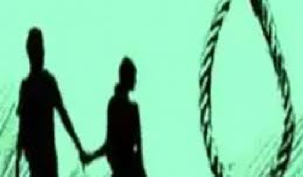 UP News: A tragic end to love, the bodies of a couple found hanging from a tree, causing a sensation in the village.