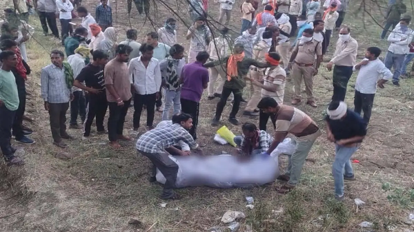 CG Crime: Dismembered body of a young man found in a sack in a field, sensational murder case revealed by foul smell, panic in the area