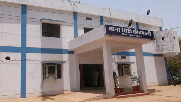 CG News: Son tarnishes father's honesty, youth absconds with bullion trader's jewellery