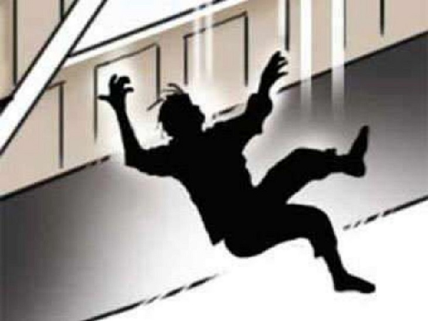 CG News: Drunk youth dies after falling from roof, police engaged in investigation