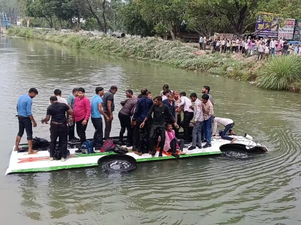 UP Accident: Bus full of factory workers falls into canal after being hit by a dumper, rescue operation underway amid cries and screams.