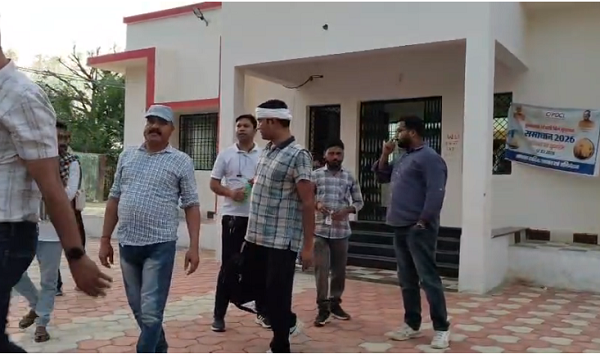 CG News: Major action by ACB in Manendragarh, JE and lineman of electricity department arrested while taking bribe