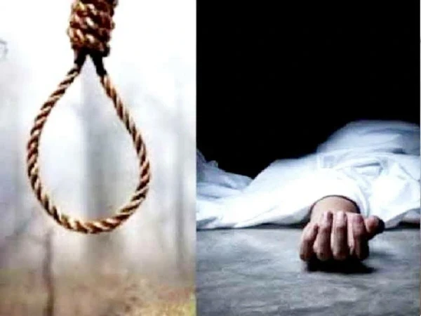 Raipur City News: Sensation spread after the body of a young man was found in suspicious circumstances, the body was found hanging from a noose on the roof of the building.