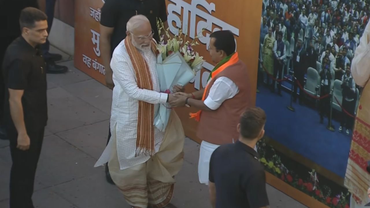 PM Modi Speech Live: बंगाल की जीत के बाद बीजेपी मुख्यालय पहुंचे पीएम मोदी, कार्यकर्ताओं ने जोरदार नारों से किया स्वागत