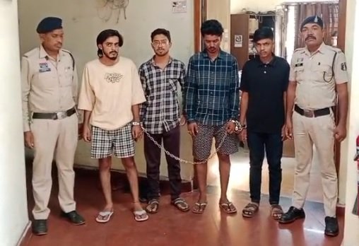 Raipur City Crime: रायपुर में नरैय्या तालाब के पास हेरोइन ड्रग्स बेचने के लिए ग्राहक की तलाश करते 4 तस्कर गिरफ्तार, दुर्ग से पहुंचे थे सप्लायर