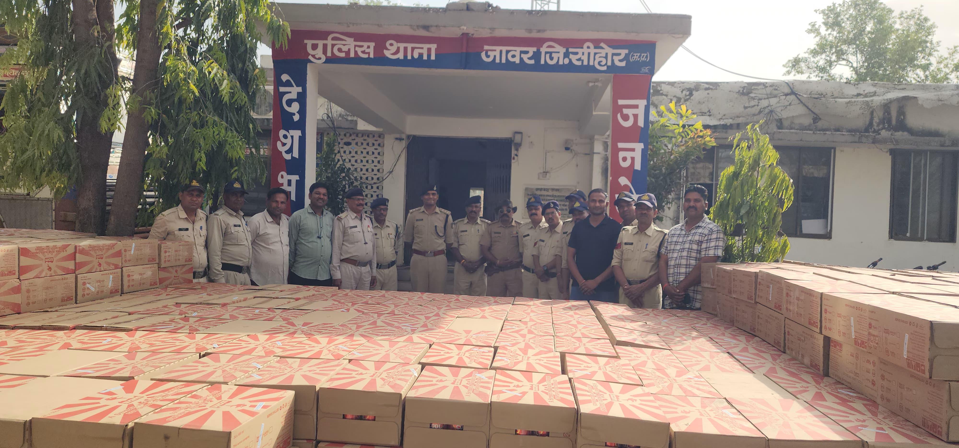 MP News : अवैध शराब तस्करी का भंडाफोड़, 62 लाख से अधिक की बीयर जब्त