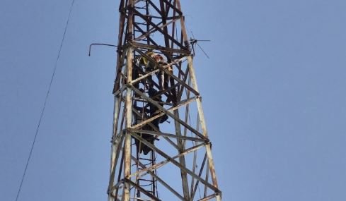 CG News: थाना के सामने मोबाइल टावर पर युवती ने लगाई फांसी, वीडियो देखने की थी लत