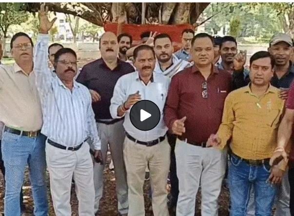 cg-tehsildar-strike छत्तीसगढ़ में आज तहसीलदार हड़ताल पर,नायब तहसीलदार की पिटाई करने वाले बीजेपी विधायक की गिरफ्तारी की मांग