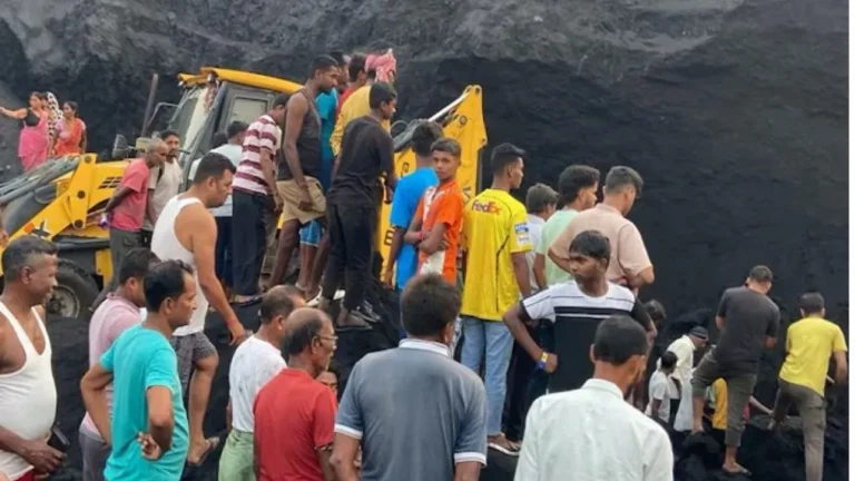 Munidih Coal Washery Accident : BCCL की मुनीडीह कोल वाशरी में बड़ा हादसा : कोयले की स्लरी में दबने से 4 मजदूरों की दर्दनाक मौत, कई अब भी फंसे