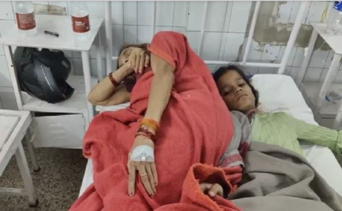 Food Poisoning: तरबूज और मैगी खाने के बाद एक ही परिवार के 9 लोग बीमार, जिला अस्पताल में भर्ती