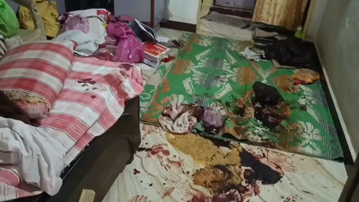 MP Crime: Masked miscreants attacked an elderly man with knives, leaving him covered in blood and fleeing with jewellery and cash worth lakhs.