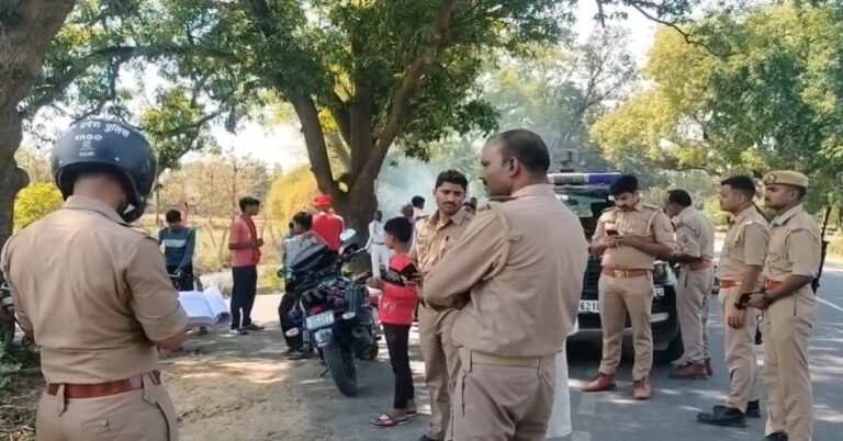 UP Accident: Unknown vehicle hits bike, mother and son die on the spot, mourning spreads in the village.