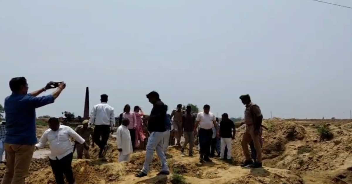 UP News: Three children drowned while playing in the pit of death.