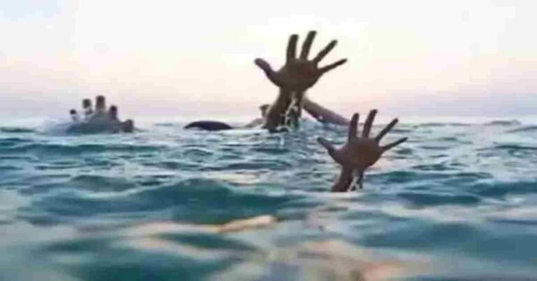 UP News: Fun turned into mourning in the Ganga, four friends drowned while bathing, two were rescued, search for two continues.