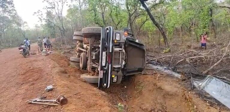 CG News: Vehicle carrying ITBP jawans on demining mission overturns, condition of 2 critical