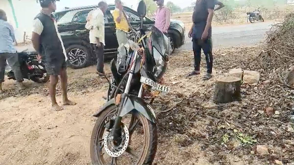 CG Accident: Car and bike collide head-on, three friends lose their lives