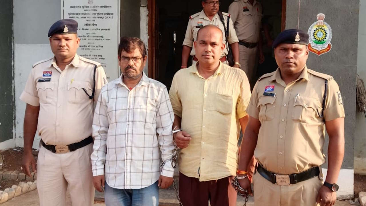 Raipur City News: Crores of rupees defrauded by pretending to be a government job, 1.5 crores defrauded from 34 youths by making fake appointment letters, teacher and clerk arrested