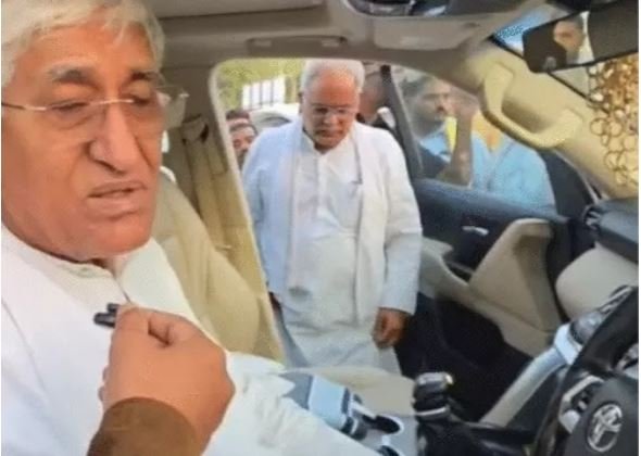 ts-singhdeo-car-diplomacy-with-bhupesh-baghel-surajpur-congress-dharna