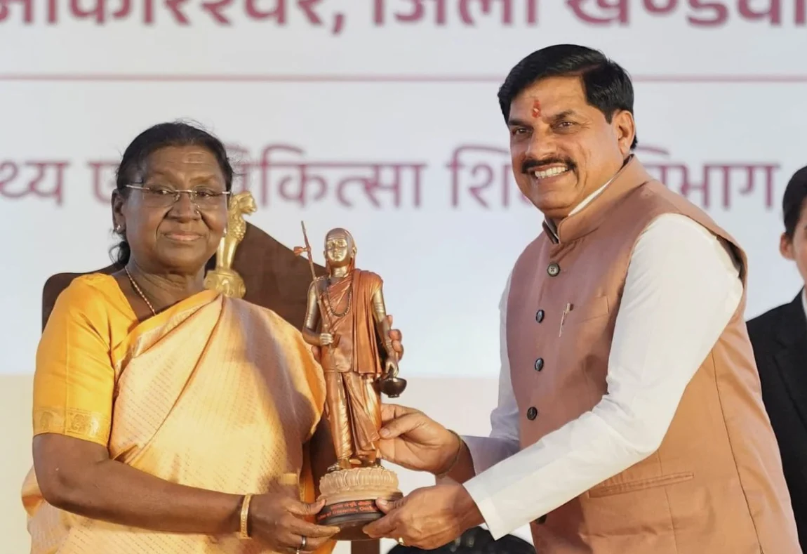 MP News : विश्व सिकल सेल दिवस : राष्ट्रपति द्रौपदी मुर्मू की मौजूदगी में CM डॉ. मोहन यादव ने गिनाईं उपलब्धियां, जागरूकता और उपचार पर दिया जोर MP News : विश्व सिकल सेल दिवस : राष्ट्रपति द्रौपदी मुर्मू की मौजूदगी में CM डॉ. मोहन यादव ने गिनाईं उपलब्धियां, जागरूकता और उपचार पर दिया जोर