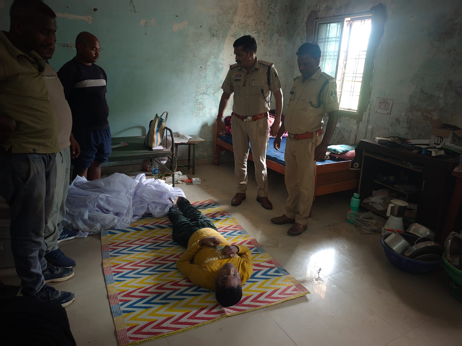 CG News : सरकारी आवास में आरक्षक की संदिग्ध मौत, पुलिस महकमे में मचा हड़कंप