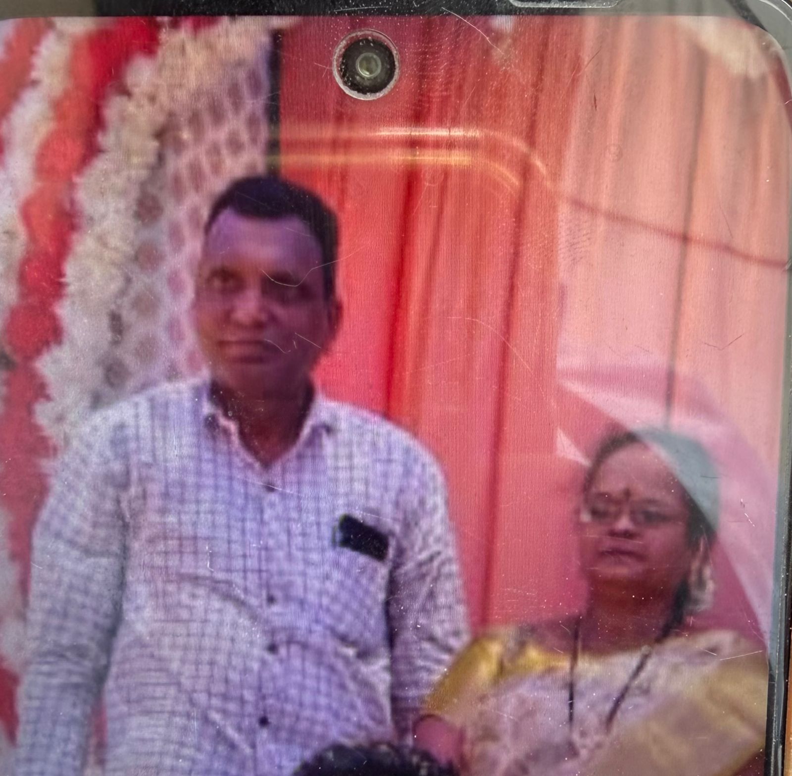 CG News : दंपती की संदिग्ध मौत से फैली सनसनी, पत्नी की लाश फर्श पर और पति फंदे पर लटका मिला CG News : दंपती की संदिग्ध मौत से फैली सनसनी, पत्नी की लाश फर्श पर और पति फंदे पर लटका मिला