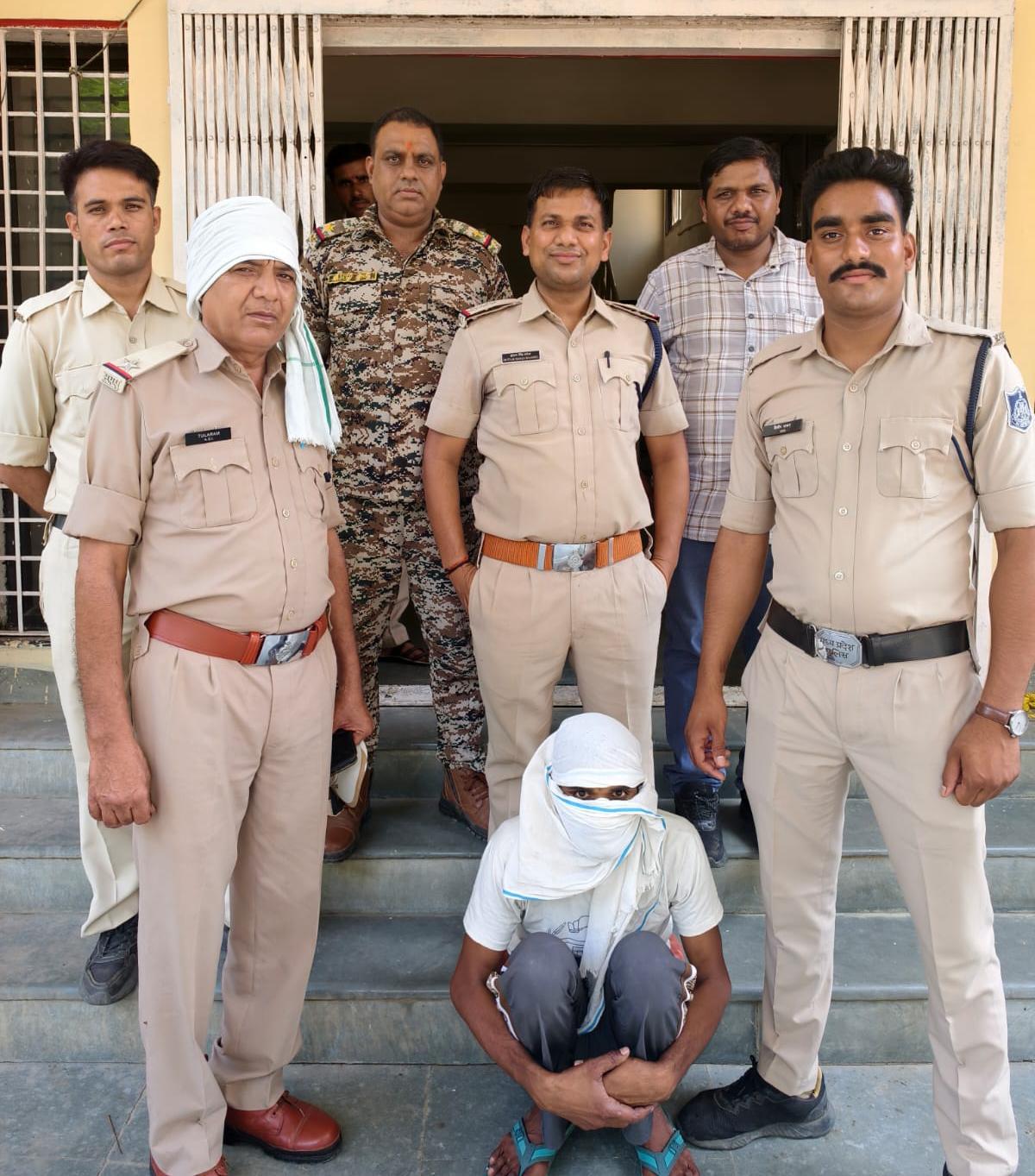 MP Crime : बेटे की हत्या कर परिवार को फंसाने की रची साजिश, आरोपी पिता गिरफ्तार MP Crime : बेटे की हत्या कर परिवार को फंसाने की रची साजिश, आरोपी पिता गिरफ्तार