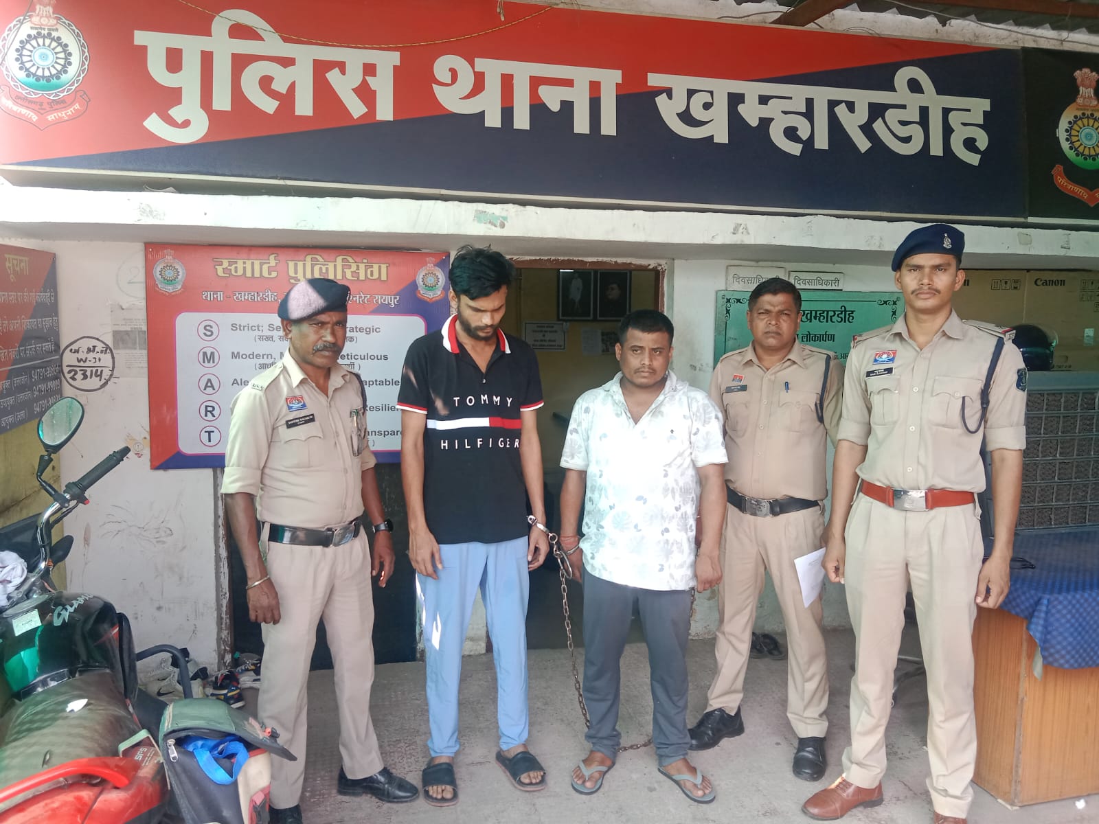 Raipur City News : शराब दुकान में नौकरी दिलाने का झांसा, 4.5 लाख की ठगी: फर्जी नियुक्ति पत्र बांटने वाले दो आरोपी गिरफ्तार