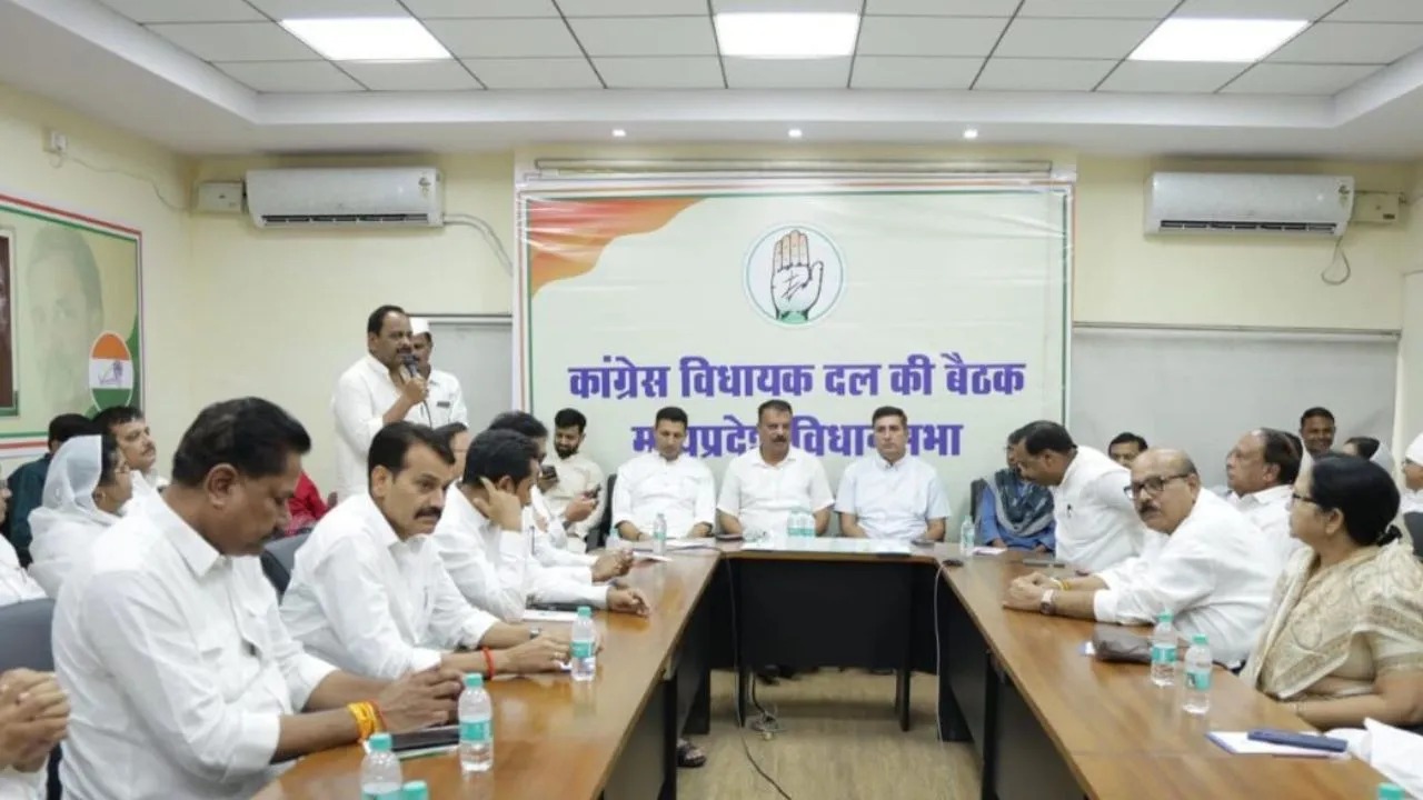 Meenakshi Natarajan: मीनाक्षी नटराजन का नामांकन रद्द, खड़गे के आवास पर कल बैठक, सुप्रीम कोर्ट जाएगी कांग्रेस Meenakshi Natarajan: मीनाक्षी नटराजन का नामांकन रद्द, खड़गे के आवास पर कल बैठक, सुप्रीम कोर्ट जाएगी कांग्रेस