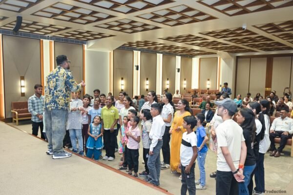 Raipur City News: Students got the mantra of success in the 'Start to Study' program, along with career guidance, the magic show enthralled the audience.