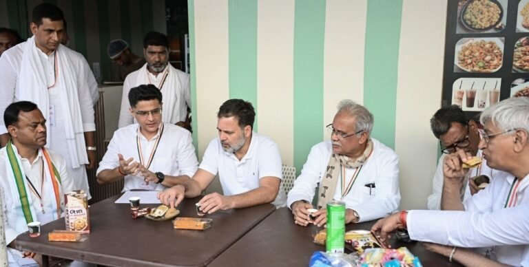 Raipur City News: Rahul Gandhi spotted sipping tea at a roadside stall in Raipur; gave the mantra for victory to the organization in Abhanpur.