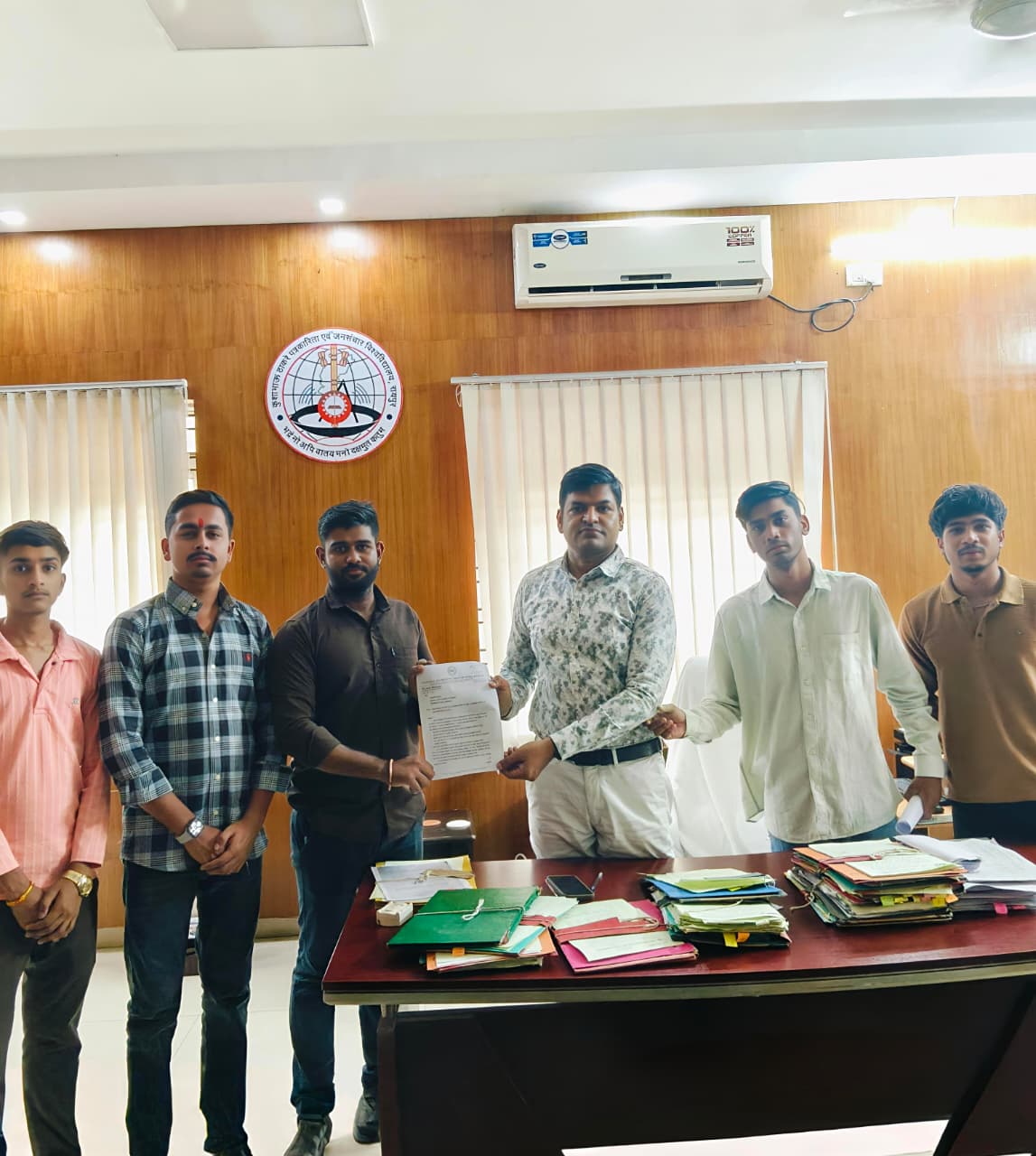 Raipur City News: NSUI protests against the poor condition of the boys hostel, submits memorandum demanding renovation Raipur City News: NSUI protests against the poor condition of the boys hostel, submits memorandum demanding renovation