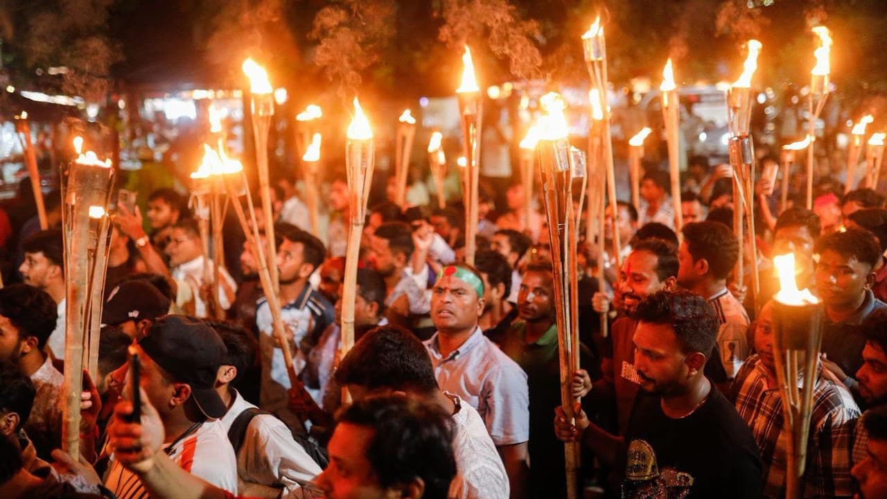 Bangladesh : बांग्लादेश में हिंदू समुदाय का बड़ा प्रदर्शन : ढाका में गूंजे ‘जय श्री राम’ के नारे, राम मूर्ति निर्माण पर उठा विवाद