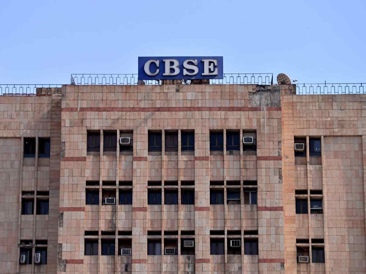 CBSE ने तीन-भाषा नीति पर दी 10वीं और जूनियर क्लास छात्रों को बड़ी राहत, बदले नियम