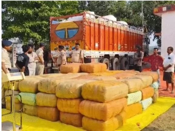 CG Crime: यूपी बॉर्डर के चेकपोस्ट करोड़ों का गांजा बरामद, ट्रक में लाया जा रहा था तस्करी का गांजा, दो आरोपी गिरफ्तार