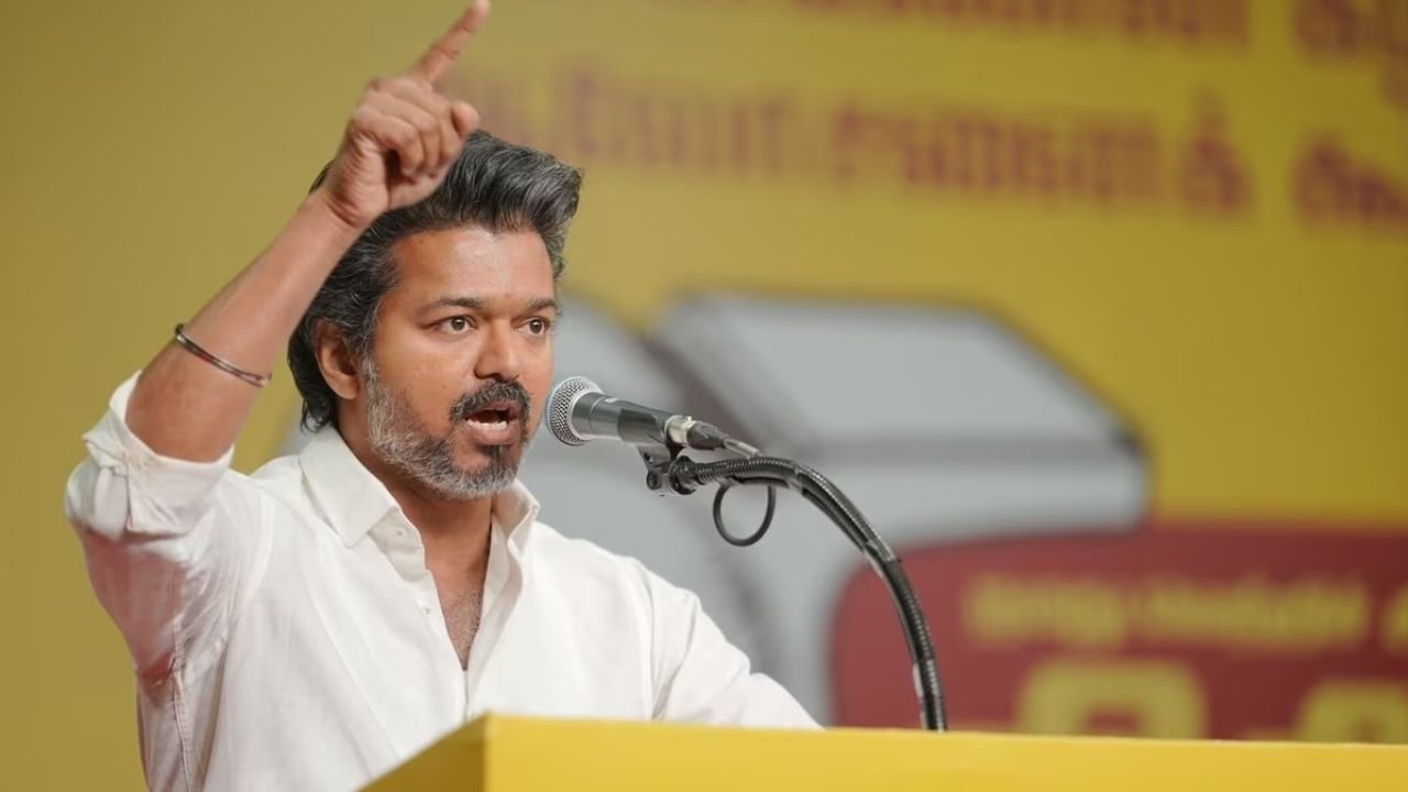 CM Thalapathy Vijay : थलपति विजय का बड़ा ऐलान : जन्म लेने वाले हर बच्चे को मिलेगी सोने की अंगूठी, नई योजना की शुरुआत
