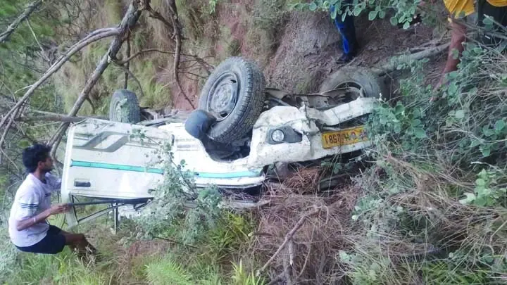 Chamba Accident : हिमाचल के चंबा में सड़क हादसा, गहरी खाई में गिरी बोलेरो, 7 की मौत