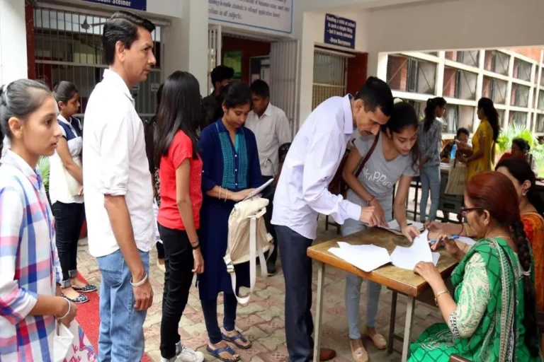 Engineering Admission Rules: इंजीनियरिंग प्रवेश के नियम  में बदलाव, अब 30 वर्ष से अधिक आयु वाले भी ले सकेंगे एडमिशन