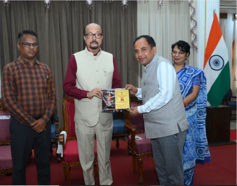 Governor Honors Collector Gaurav Singh for Initiative to Raise Awareness Regarding Organ and Body Donation