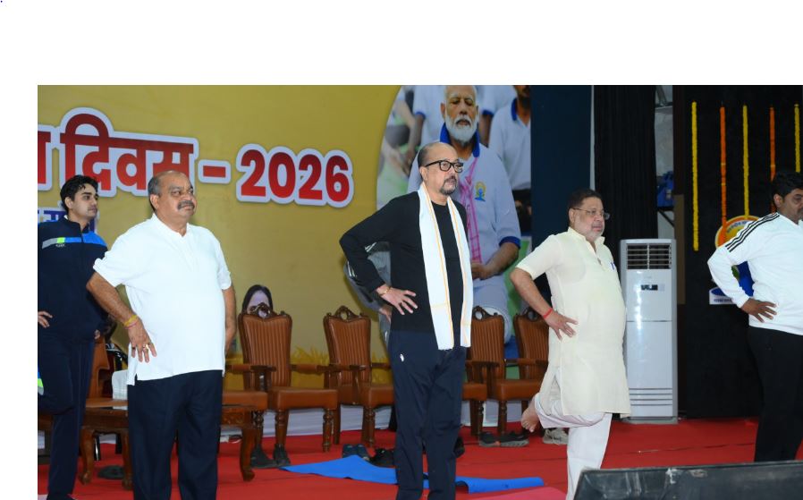 International Yoga Day: योग को जीवनशैली में शामिल करें: रमेन डेका, अंतर्राष्ट्रीय योग शिविर में शामिल हुए राज्यपाल, देखें तस्वीरें International Yoga Day: योग को जीवनशैली में शामिल करें: रमेन डेका, अंतर्राष्ट्रीय योग शिविर में शामिल हुए राज्यपाल, देखें तस्वीरें