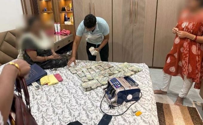 IPL Online Betting Busted in Raigarh: आईपीएल फाइनल पर लगवा रहे थे ऑनलाइन सट्टा, दो सटोरिये गिरफ्तार, 32 लाख रुपए नकद जब्त