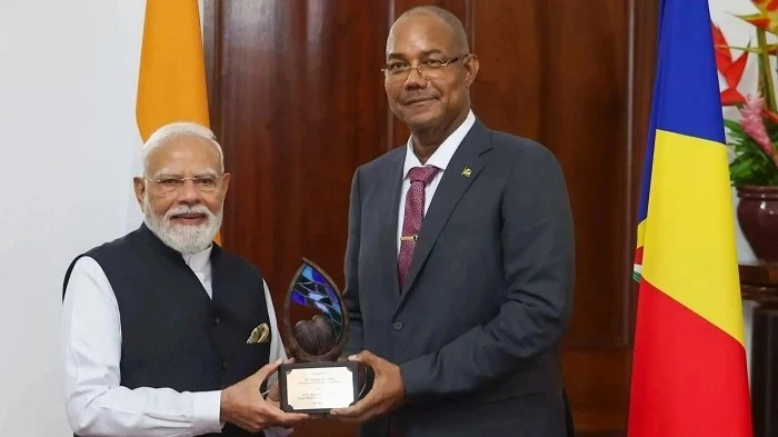 PM Modi Seychelles Visit: पीएम मोदी को सेशेल्स का सर्वोच्च सम्मान, भारत-सेशेल्स के बीच 19 बड़े समझौते, बोले - 'अवसरों का सागर बनेगा हिंद महासागर'