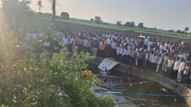 Pandharpur Pickup Van Accident : पंढरपुर में बड़ा हादसा : कुएं में गिरी पिकअप वैन, 14 की मौत