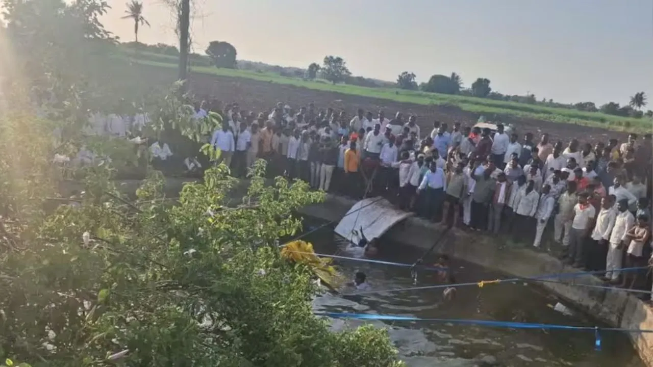 Pandharpur Pickup Van Accident : पंढरपुर में बड़ा हादसा : कुएं में गिरी पिकअप वैन, 14 की मौत