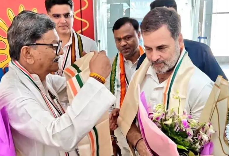 Rahul Gandhi arrived Raipur: रायपुर पहुंचे राहुल गांधी, माना एयरपोर्ट पर पायलट, महंत, पीसीसी चीफ दीपक बैज सहित सीनियर नेताओं ने किया स्वागत, अभनपुर रवाना