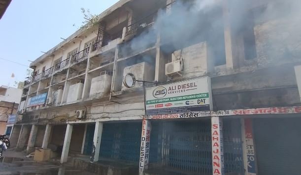 Raipur City News: रायपुर सेंट्रल बैंक में आग, फायर ब्रिगेड और पुलिस मौके पर मौजूद