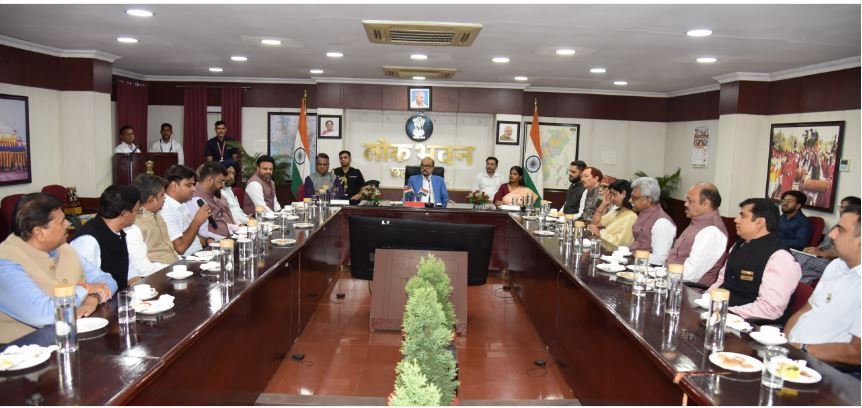 Governor Ramen Deka: पर्यावरण संरक्षण और जलवायु परिवर्तन जैसी वैश्विक चुनौतियों से निपटने में फारेस्ट अफसरों की महत्वपूर्ण भूमिका : राज्यपाल रमेन डेका, कहा...'जंगलों को समझने के लिए उनसे जुड़ाव जरूरी'